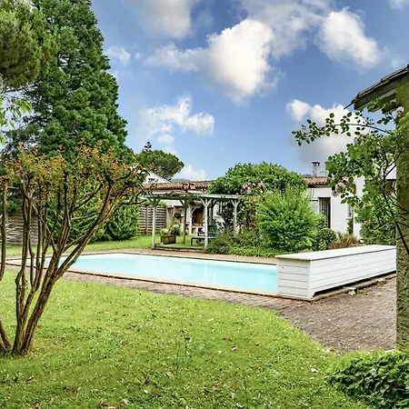 Holiday home La Combe Aux Loups-maison