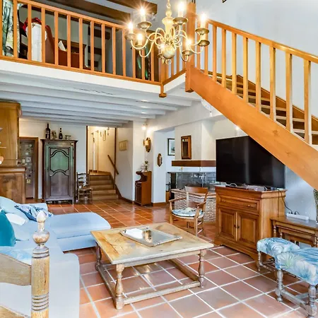 La Combe Aux Loups-maison Holiday home