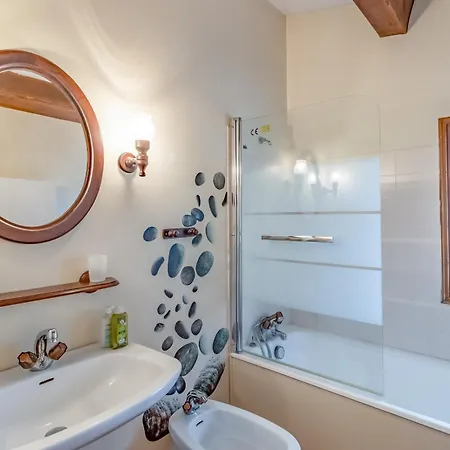 Holiday home La Combe Aux Loups-maison *