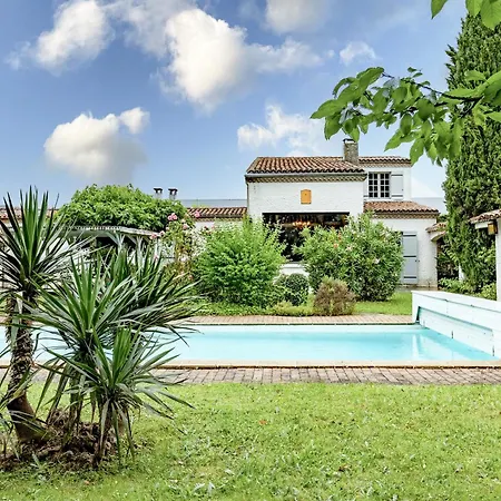 Holiday home La Combe Aux Loups-maison *